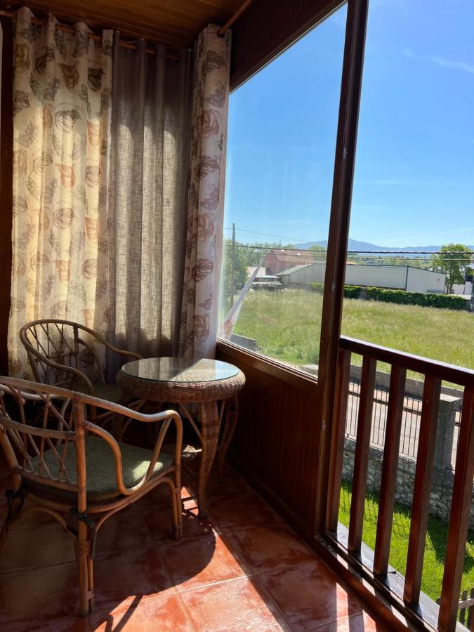 Hotel Villa Maria Revilla De Camargo Esterno foto