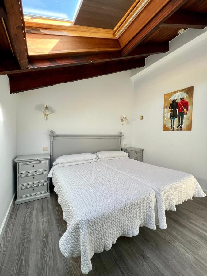 Hotel Villa Maria Revilla De Camargo Esterno foto