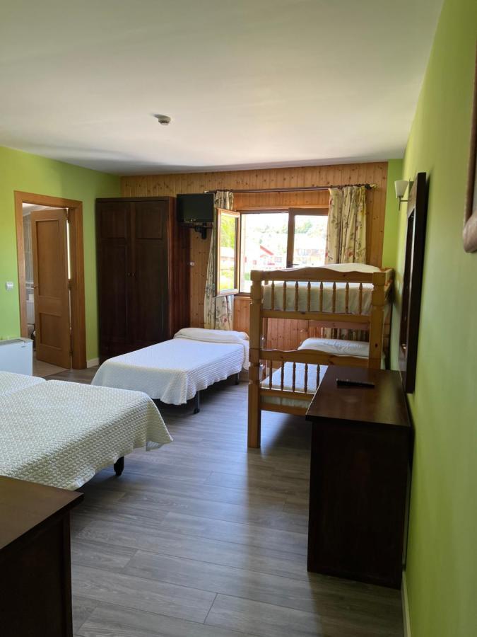 Hotel Villa Maria Revilla De Camargo Esterno foto