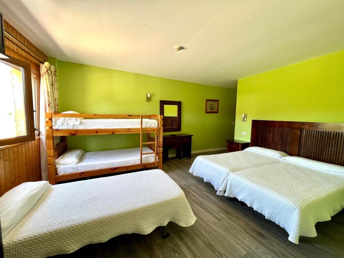 Hotel Villa Maria Revilla De Camargo Esterno foto