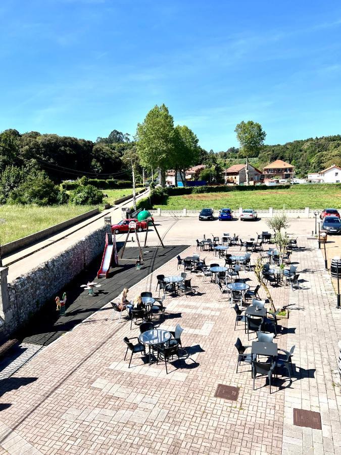 Hotel Villa Maria Revilla De Camargo Esterno foto