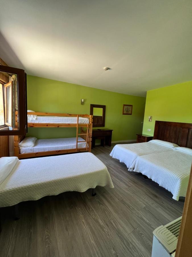 Hotel Villa Maria Revilla De Camargo Esterno foto