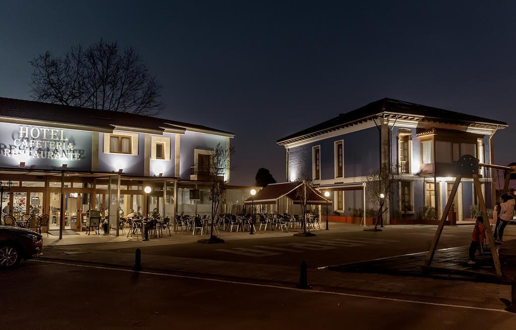 Hotel Villa Maria Revilla De Camargo Esterno foto