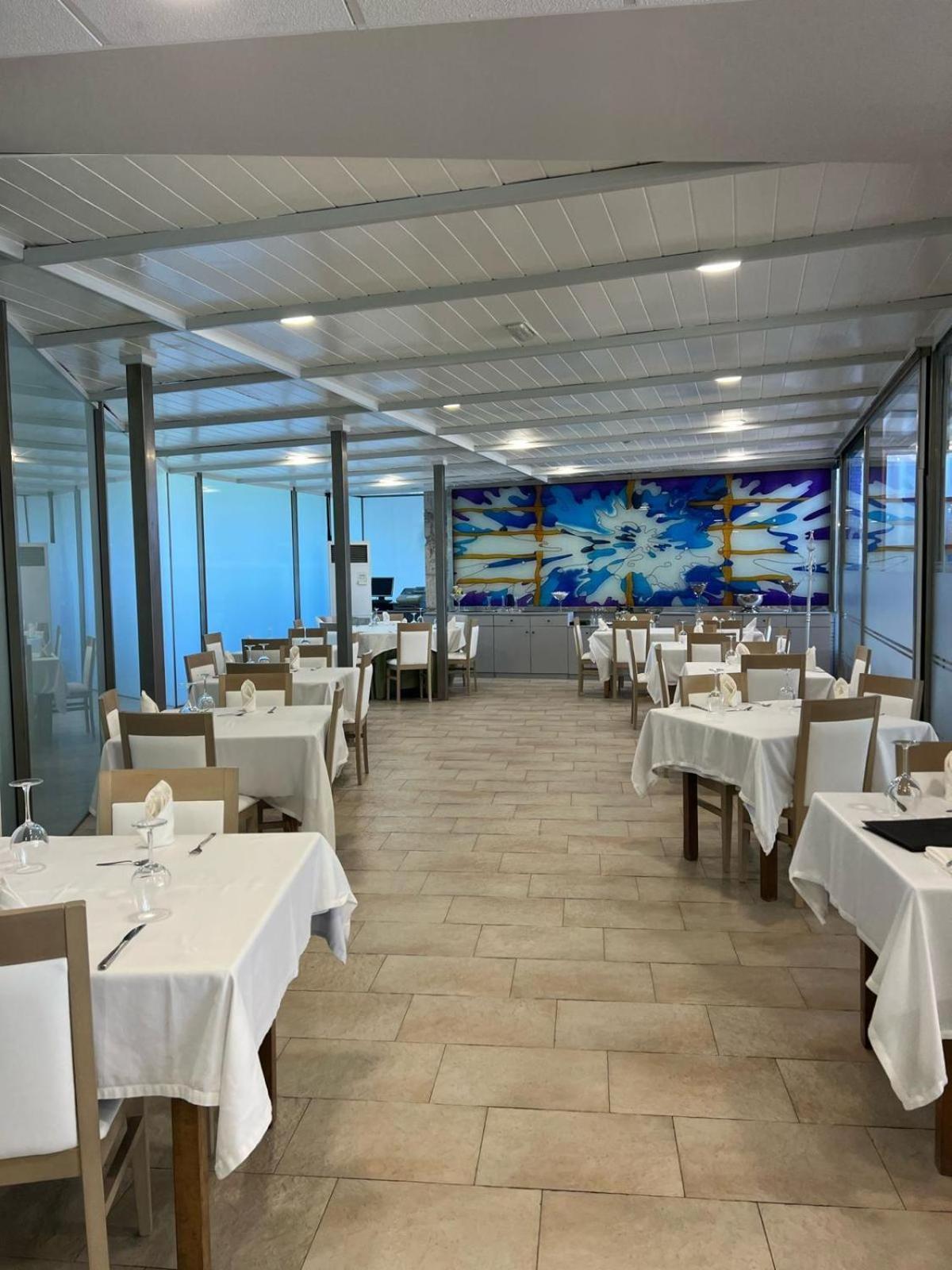 Hotel Villa Maria Revilla De Camargo Esterno foto