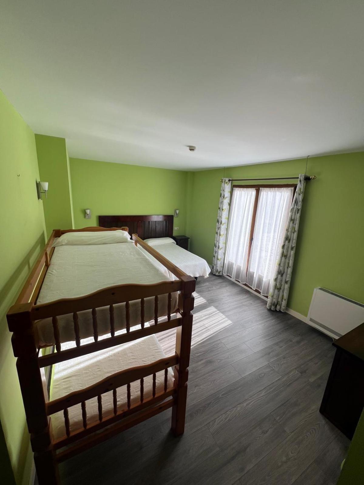 Hotel Villa Maria Revilla De Camargo Esterno foto