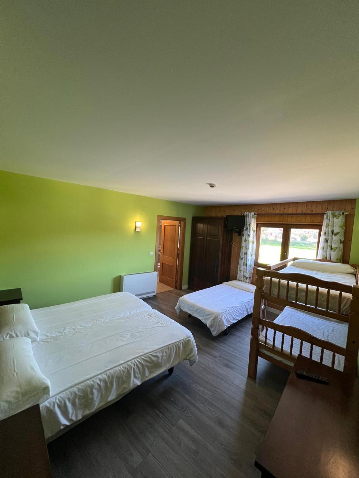 Hotel Villa Maria Revilla De Camargo Esterno foto