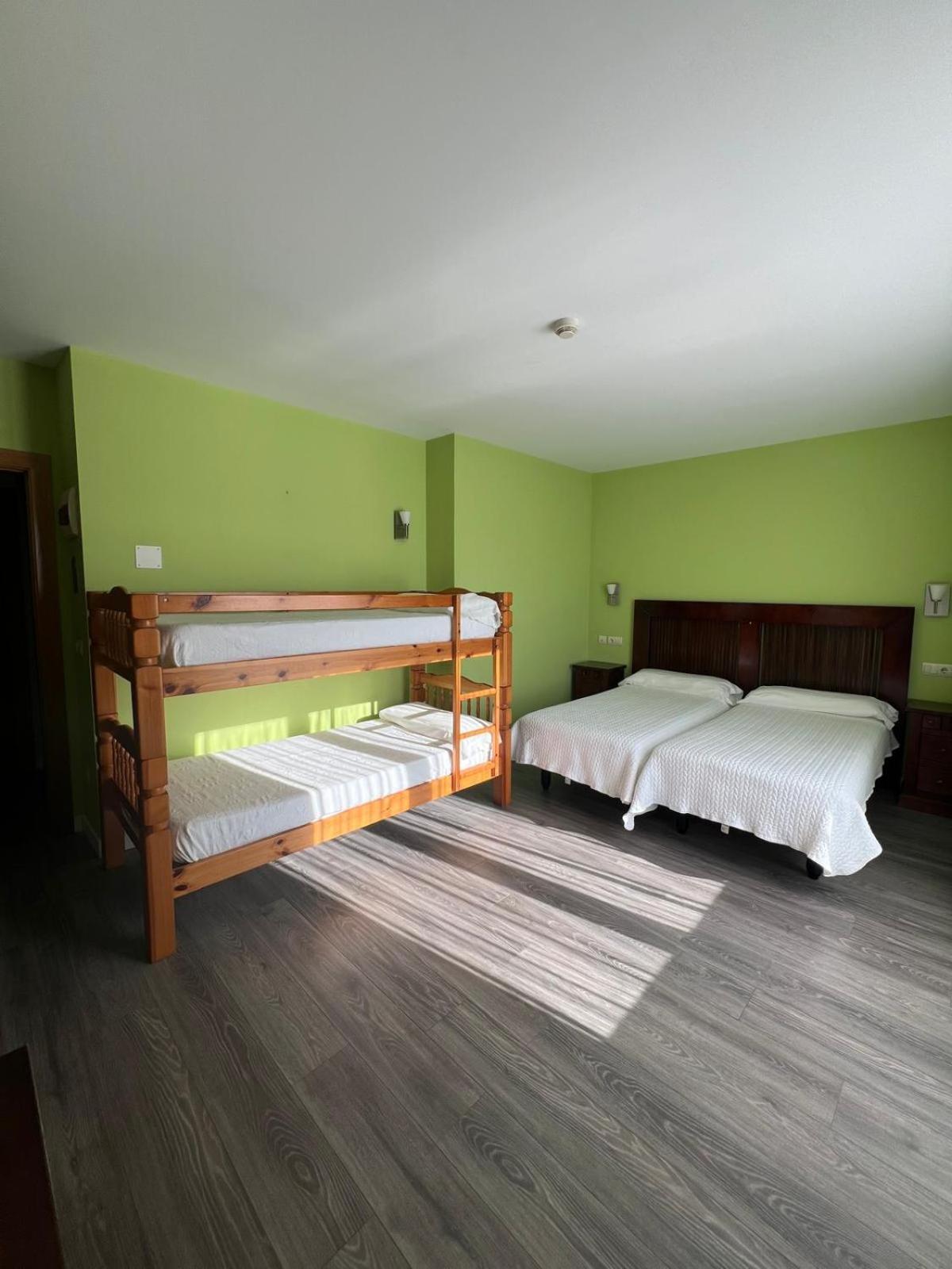 Hotel Villa Maria Revilla De Camargo Esterno foto