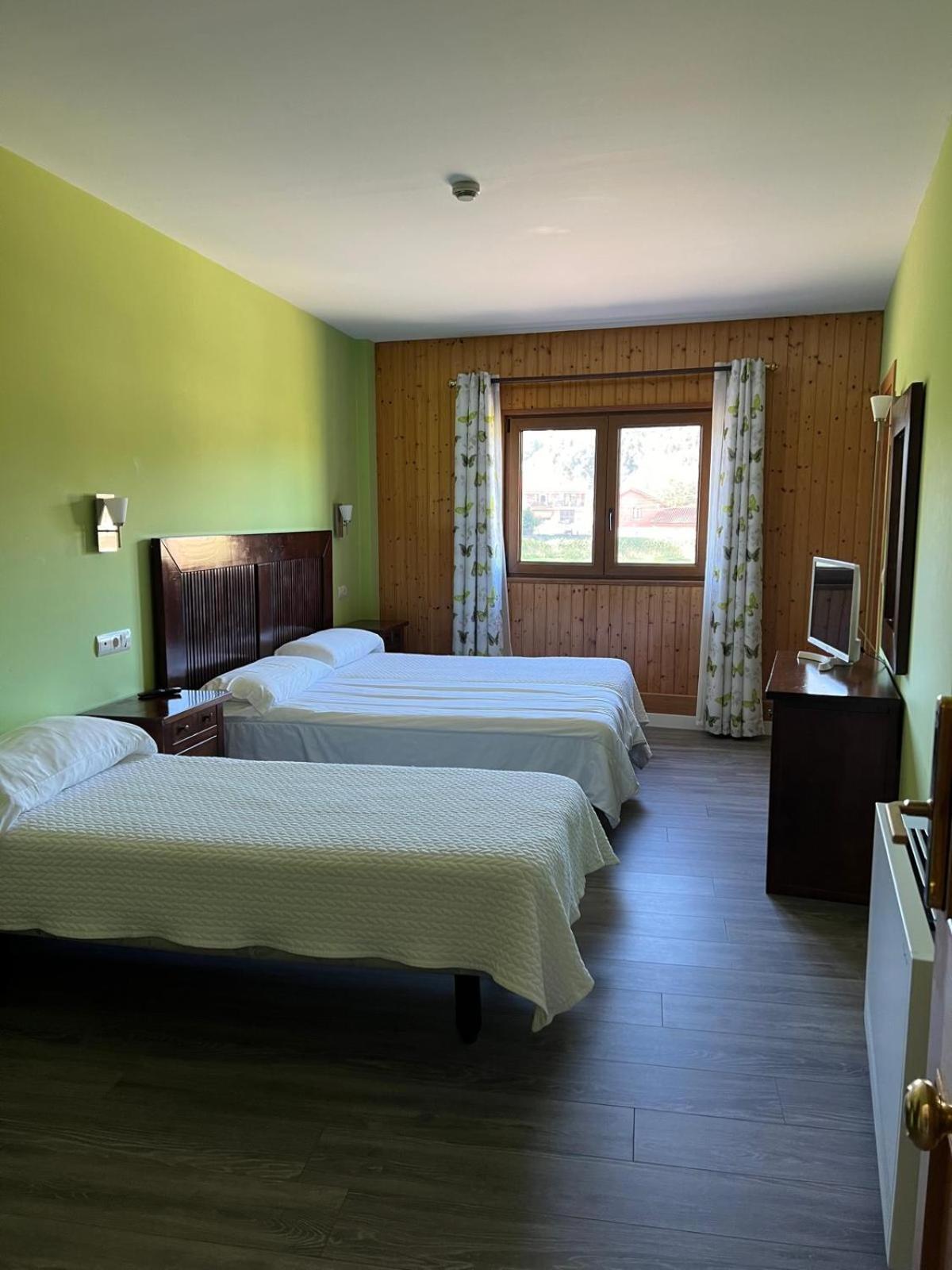 Hotel Villa Maria Revilla De Camargo Esterno foto